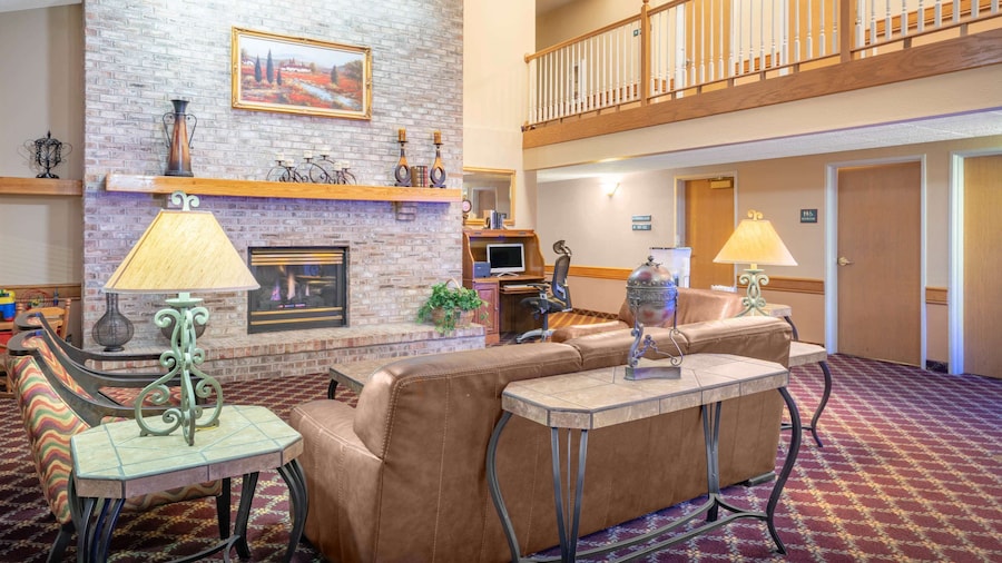 Baymont by Wyndham Lakeville