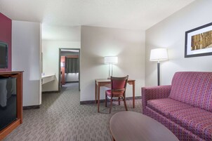 Ropa de cama de alta calidad, muebles diferentes y escritorio 