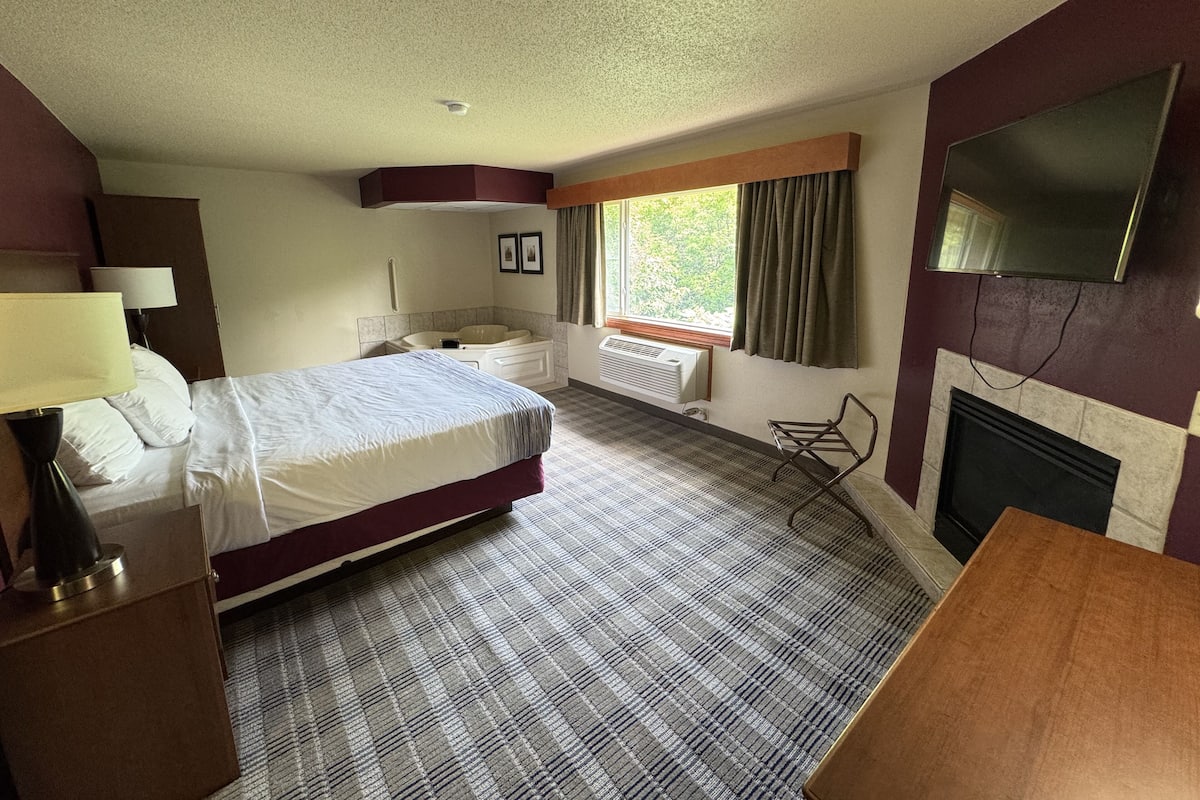Suite, 1 King Bed with Sofa bed, Non Smoking (1 Bedroom, Soaking Tub)