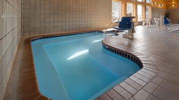 Una piscina cubierta