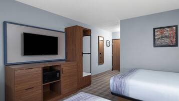 Habitación estándar, 2 camas de matrimonio, no fumadores (Mobility, Roll-in Shower) | Ropa de cama de alta calidad, mobiliario individual, escritorio