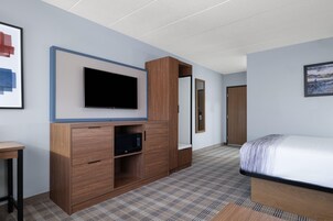 Deluxe Room, 1 Queen Bed, Non Smoking | Premium bedding, individually furnished, desk, laptop workspace