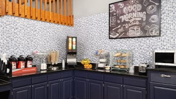 Desayuno continental gratuito y diario