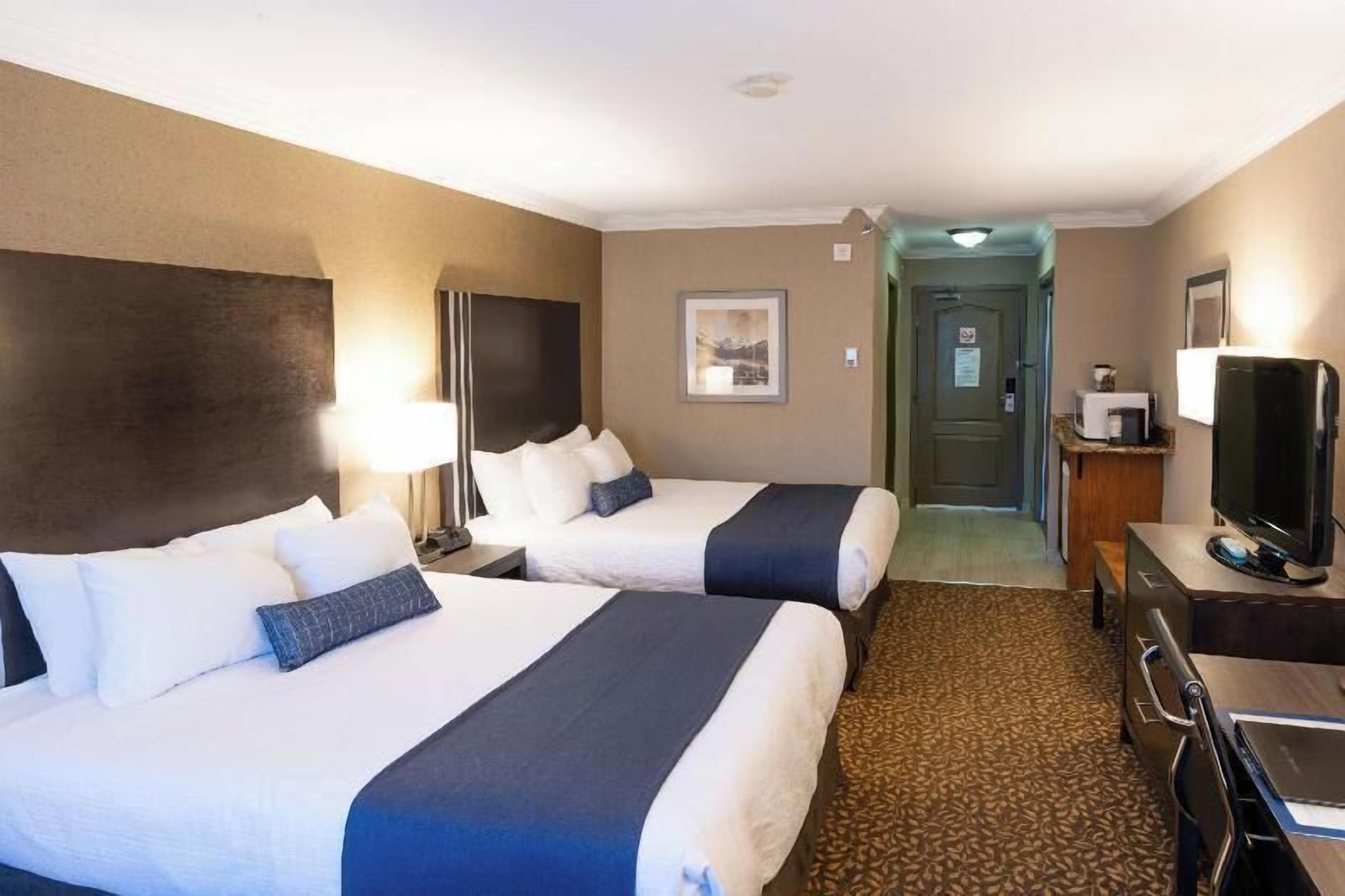 Desk, laptop workspace, iron/ironing board, free WiFi