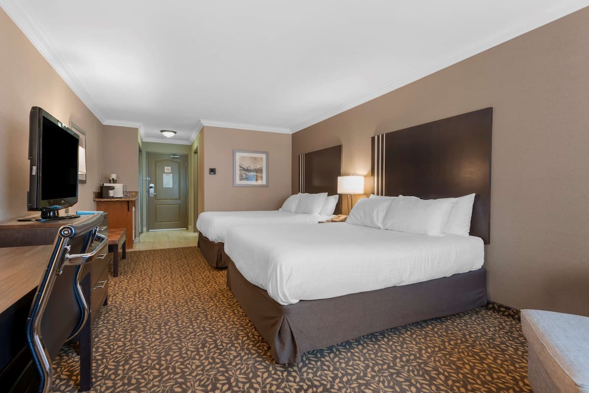 Desk, laptop workspace, iron/ironing board, free WiFi