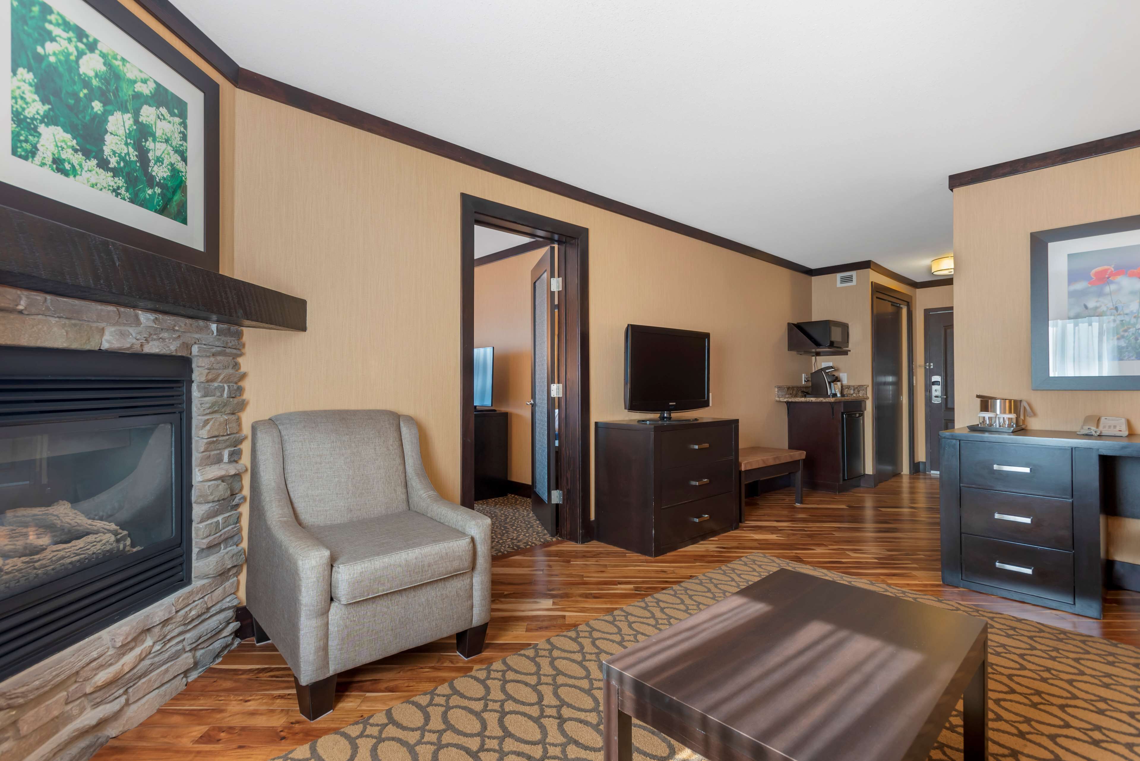 business suite, 1 king bed, non smoking, fireplace | desk, laptop workspace, iron/ironing board, free wifi