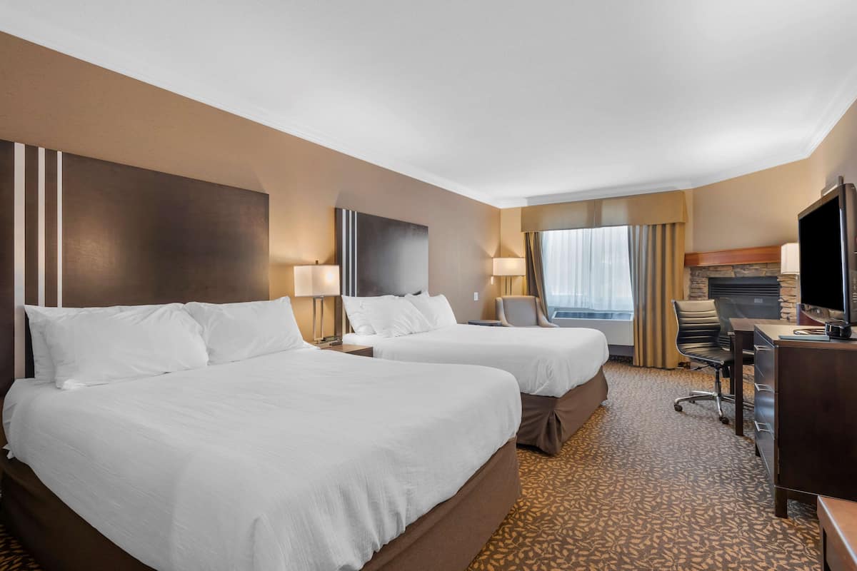 Desk, laptop workspace, iron/ironing board, free WiFi