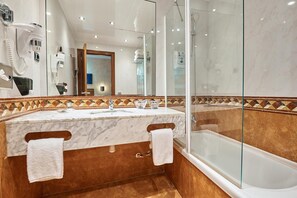 Ilmaiset hygieniatuotteet, hiustenkuivaaja, bidee, pyyhkeet