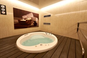 Bathtub spa indoor