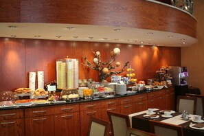 Frukostbuffé varje dag mot avgift