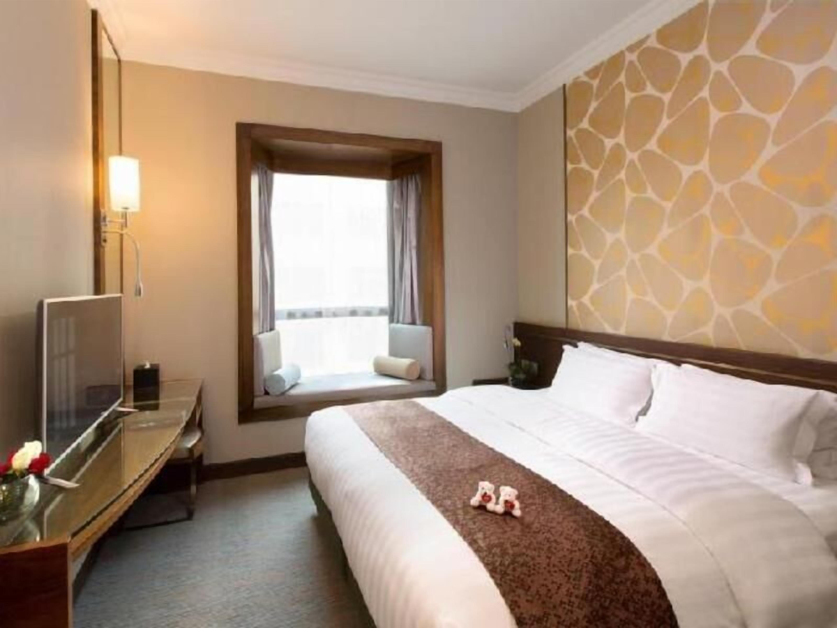 In-room safe, desk, iron/ironing board, free WiFi