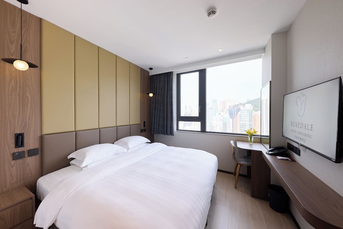 Rosedale Room | In-room safe, desk, iron/ironing board (on request), WiFi (free)