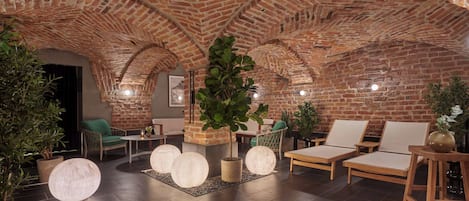 Hot stone massages, Swedish massages, sports massages, facials
