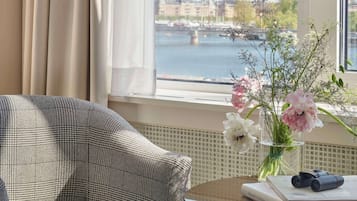 Deluxe-Zimmer, 1 King-Bett, Meerblick | 1 Schlafzimmer, hochwertige Bettwaren, Pillowtop-Betten, Minibar