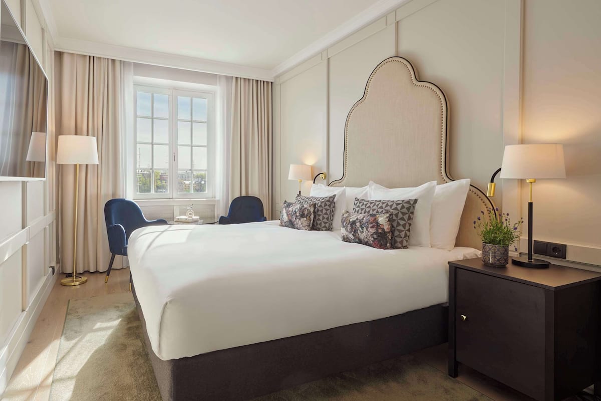 Standard Room, 1 King Bed, Sea View | 1 bedroom, premium bedding, pillowtop beds, minibar