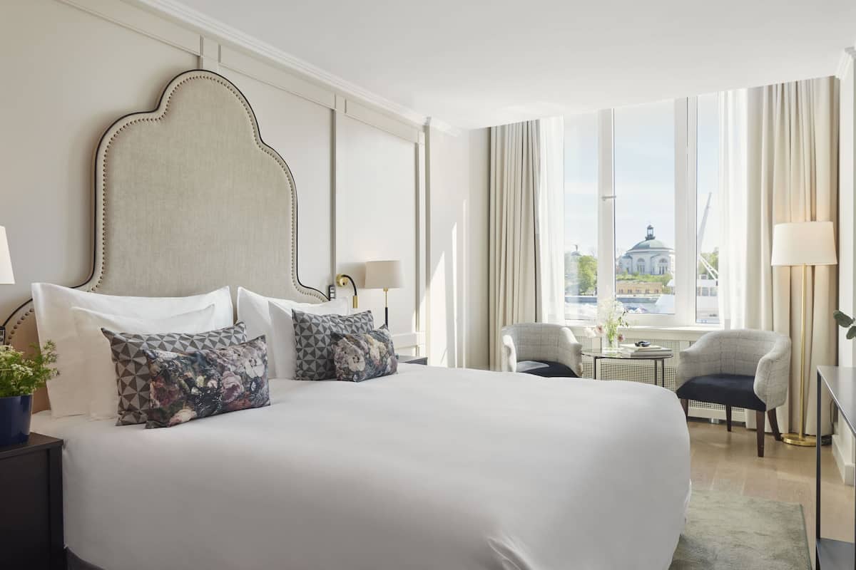 Deluxe Room, 1 King Bed, Sea View | 1 bedroom, premium bedding, pillowtop beds, minibar