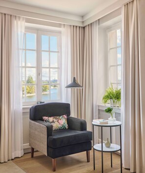 Suite, Meerblick, Eckzimmer | Hochwertige Bettwaren, Pillowtop-Betten, Minibar, Zimmersafe