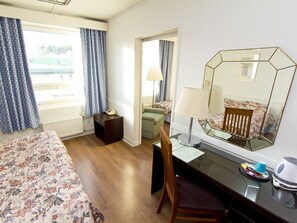 Family Room | Desk, free WiFi, bed sheets, wheelchair access