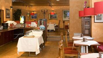 Free daily buffet breakfast