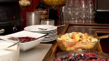 Free daily buffet breakfast