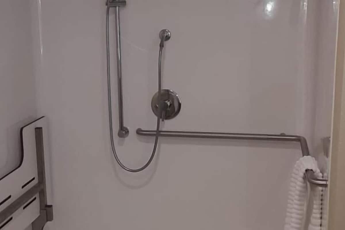 Bathroom | Free toiletries, hair dryer, towels, soap