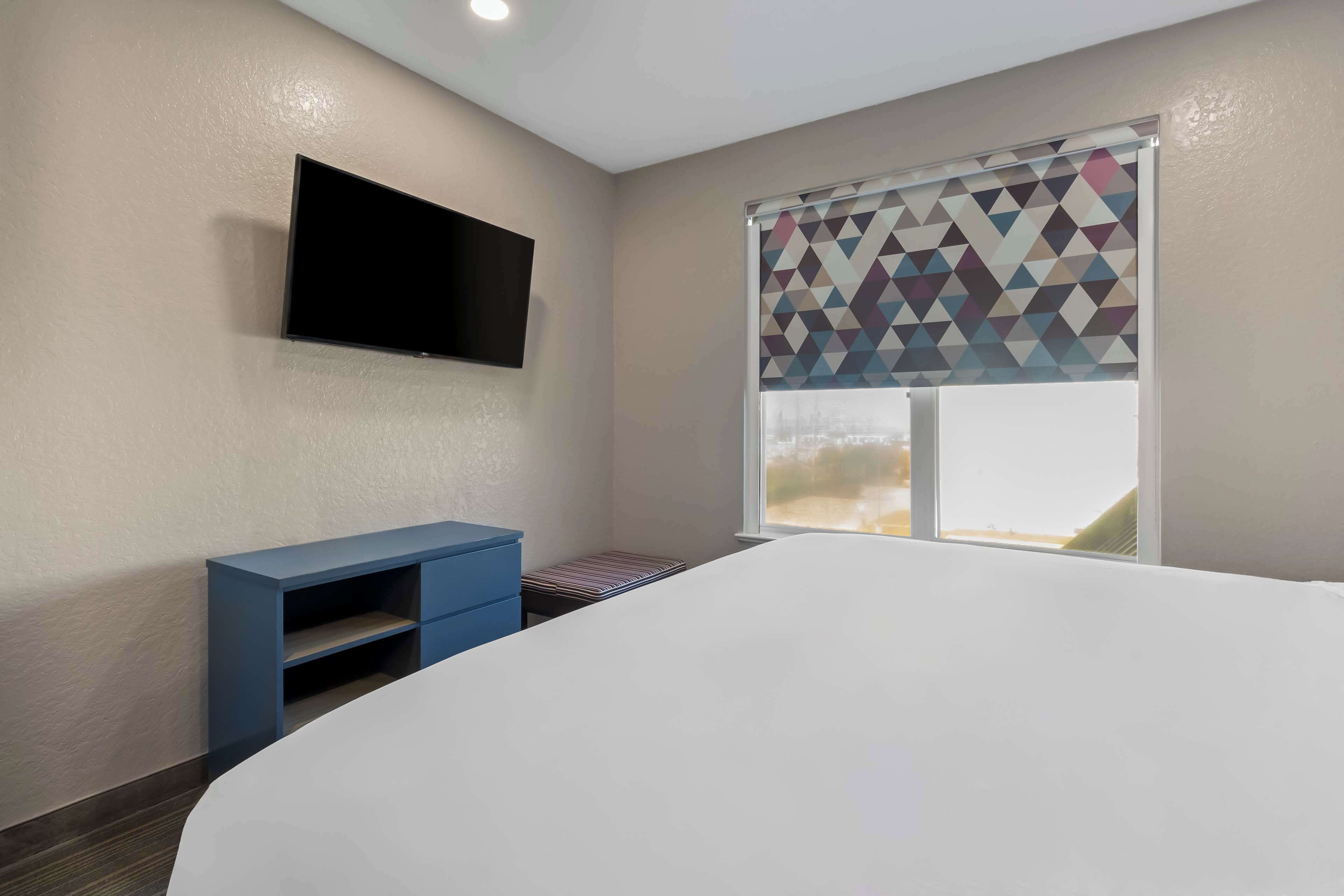 suite, 1 king bed, non smoking | desk, blackout curtains, iron/ironing board, free cots/infant beds