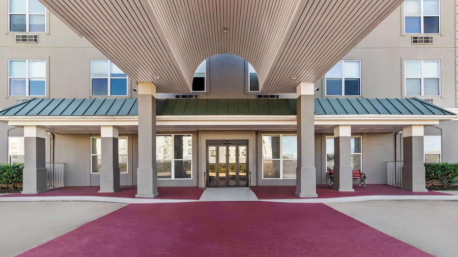 Sonesta Essential IAH Airport JFK Boulevard