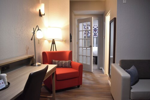 Sonesta Essential IAH Airport JFK Boulevard