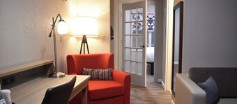 Sonesta Essential IAH Airport JFK Boulevard