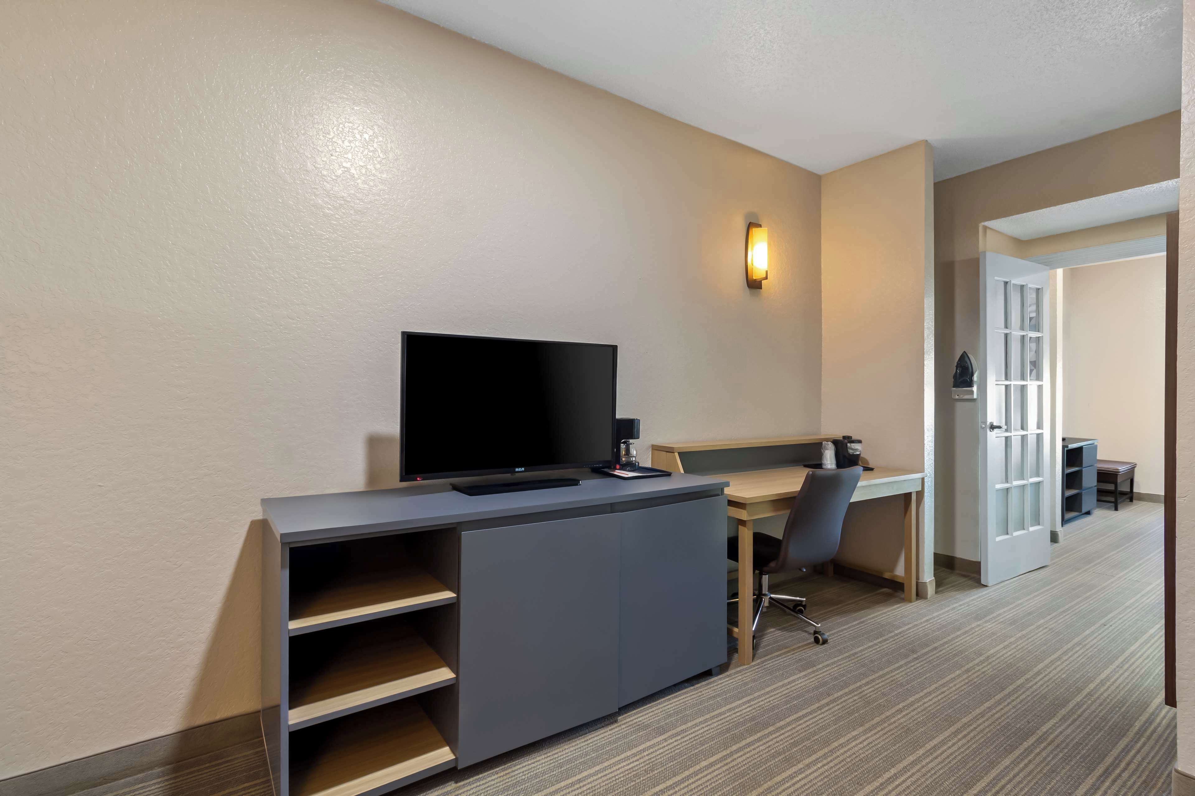 suite, 1 king bed, non smoking | desk, blackout curtains, iron/ironing board, free cots/infant beds