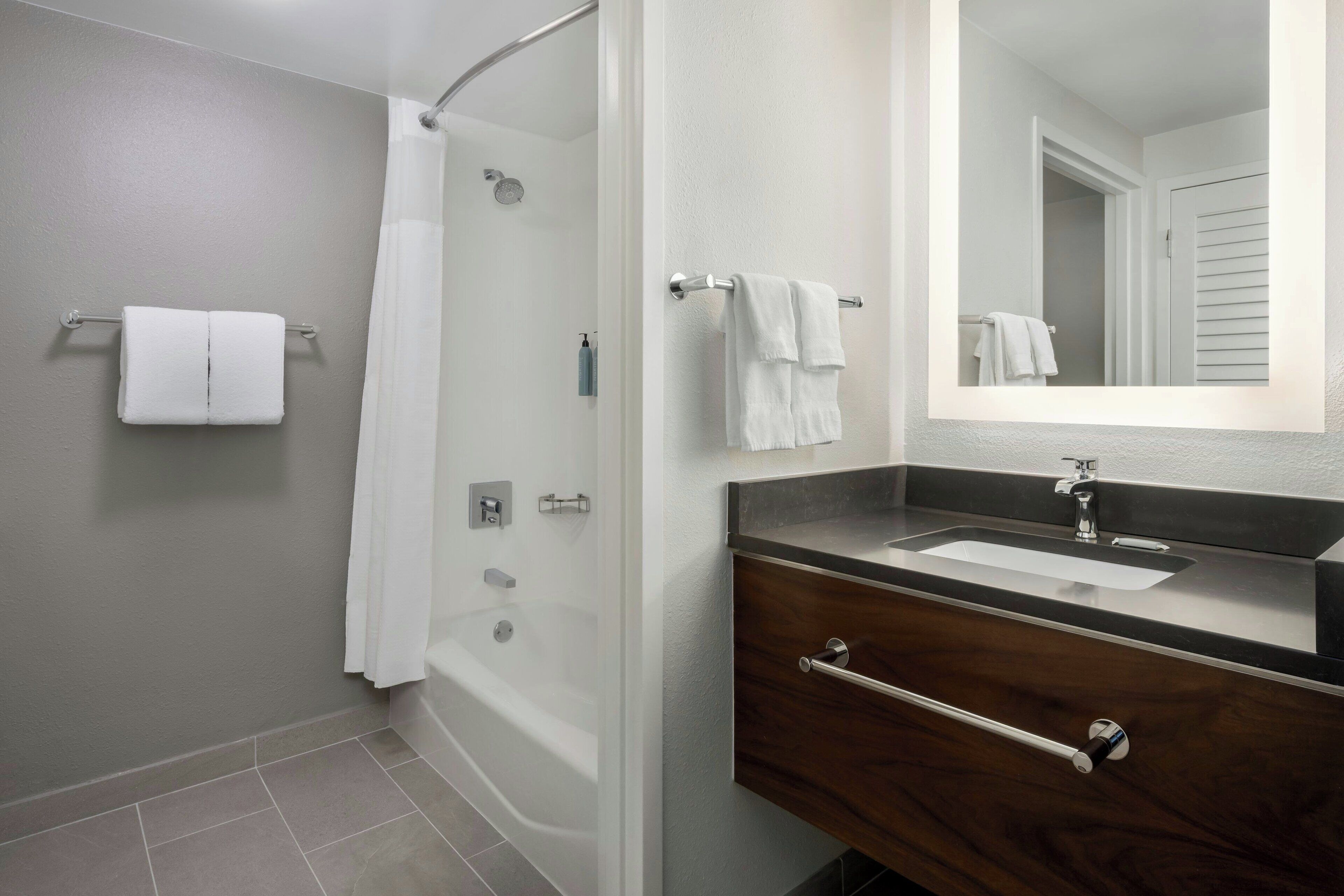 combined shower/bathtub, free toiletries, hair dryer, towels