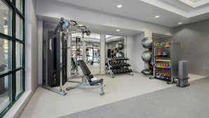 A gym with weightlifting equipment, dumbbells, and exercise balls. - Courtyard by Marriott Chattanooga Downtown (Chattanooga)