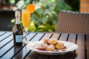 Tägliches großes Frühstück gegen Gebühr