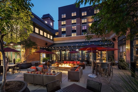 Terrace/patio. Renaissance Minneapolis Hotel, The Depot