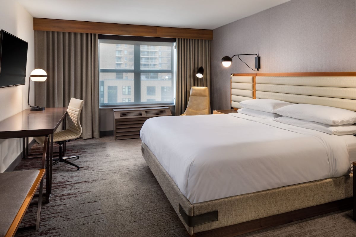 Premium bedding, in-room safe, desk, laptop workspace