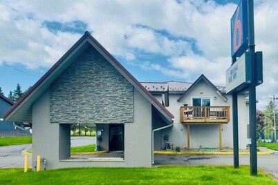 Motel 6 McGraw, NY - Cortland