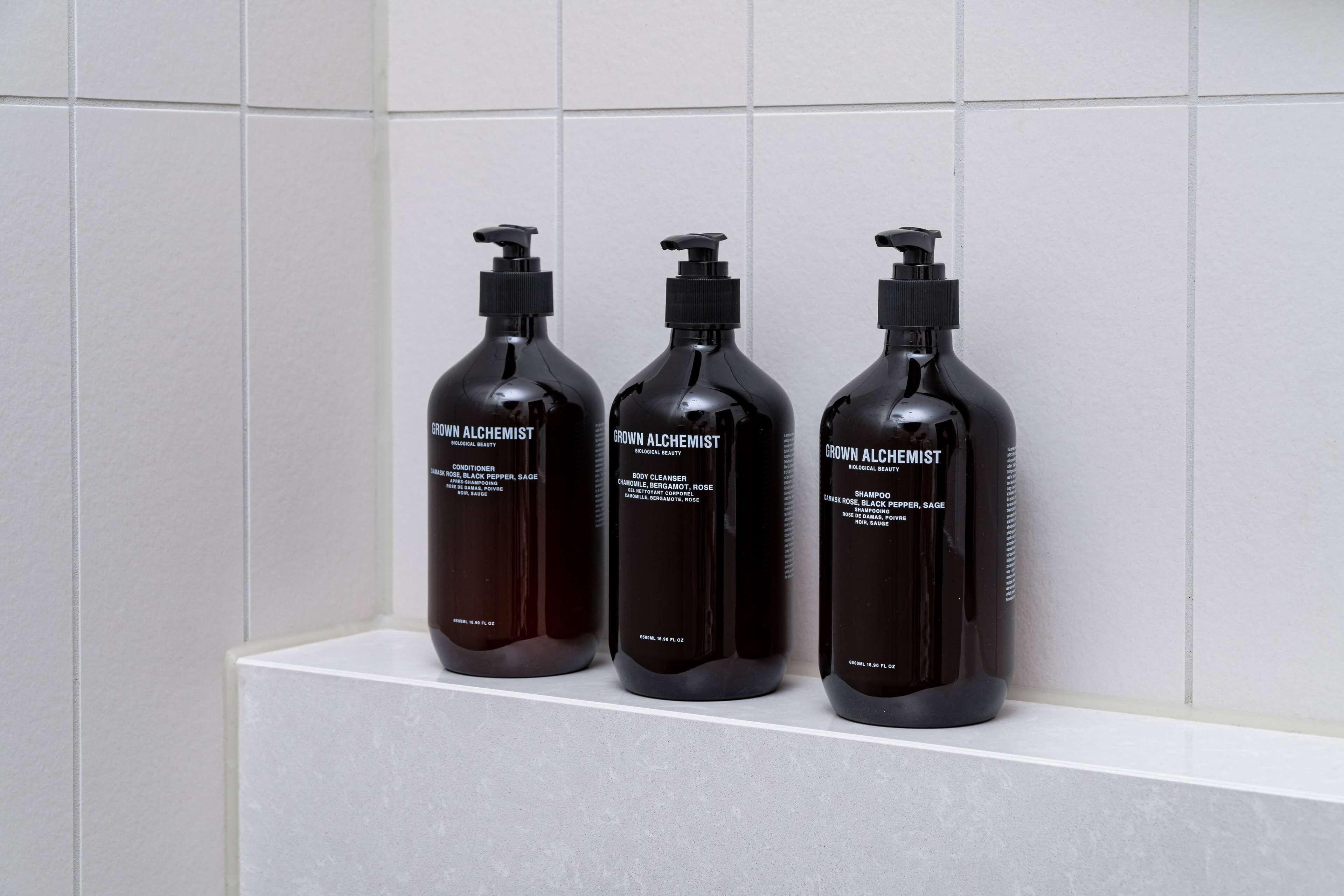 rainfall showerhead, free toiletries, hair dryer, towels