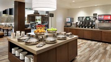 Esmorzar diari d'estil bufet gratuït