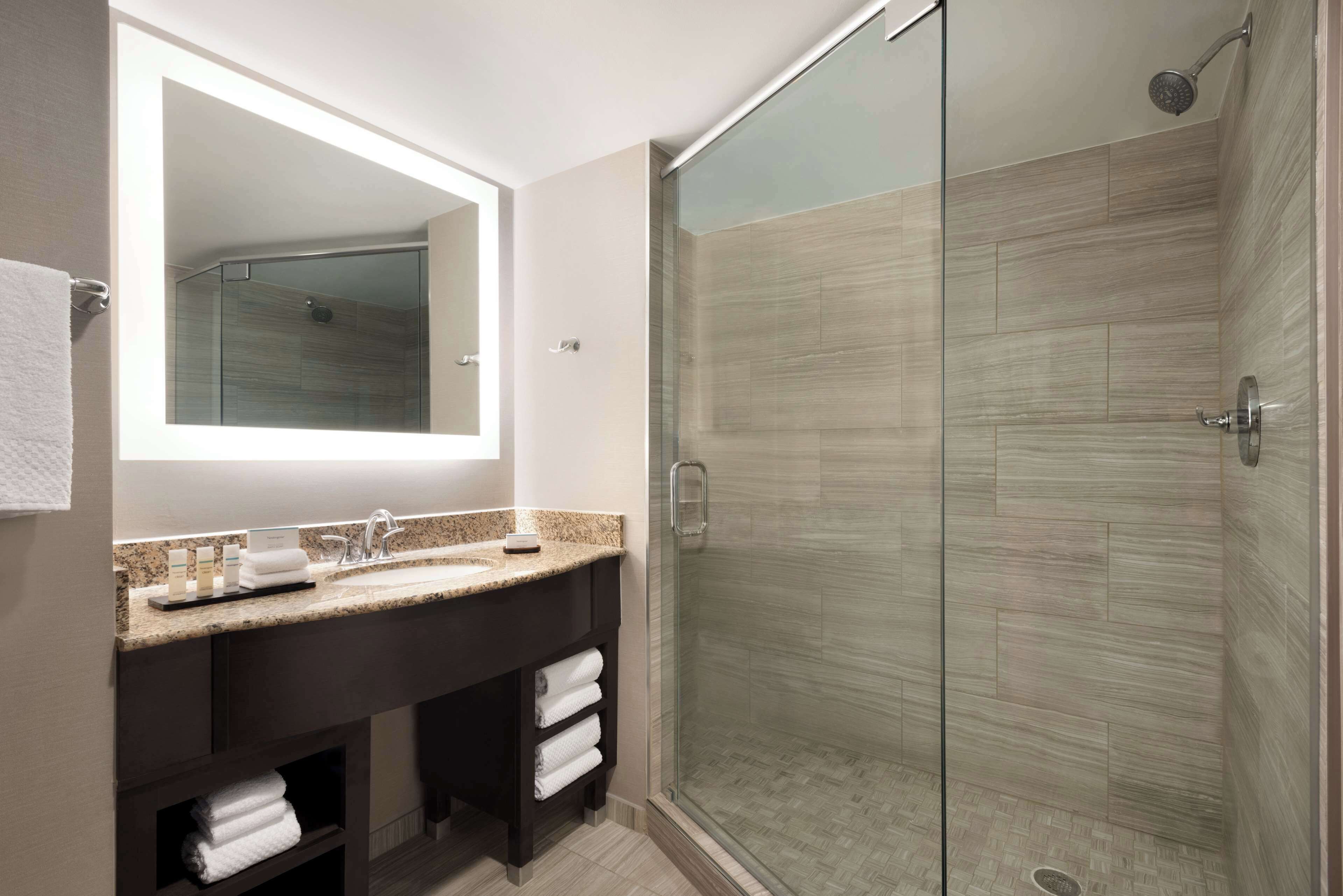 room, 1 king bed, corner | bathroom shower