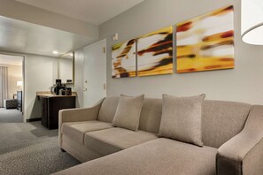 Minibar - Embassy Suites by Hilton Atlanta Alpharetta (Alpharetta)