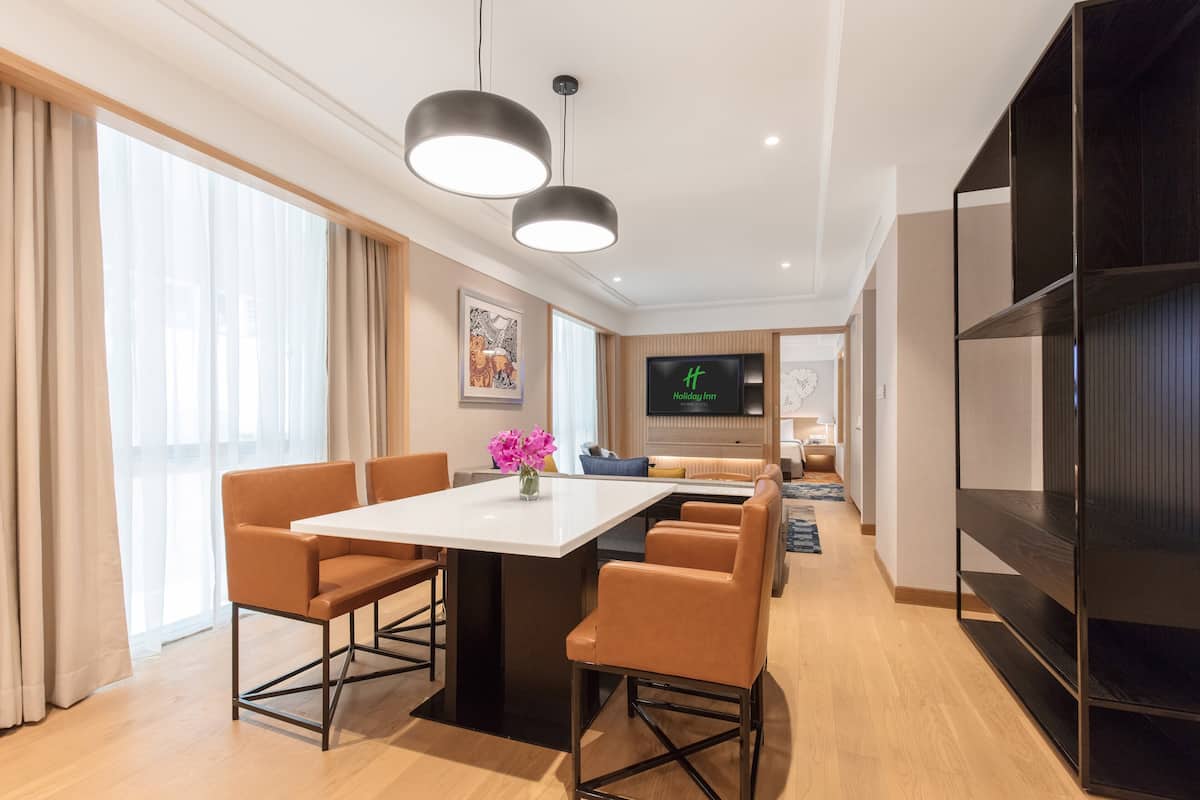Suite, 1 Bedroom (Living, Dining Area) | Pemandangan dari bilik