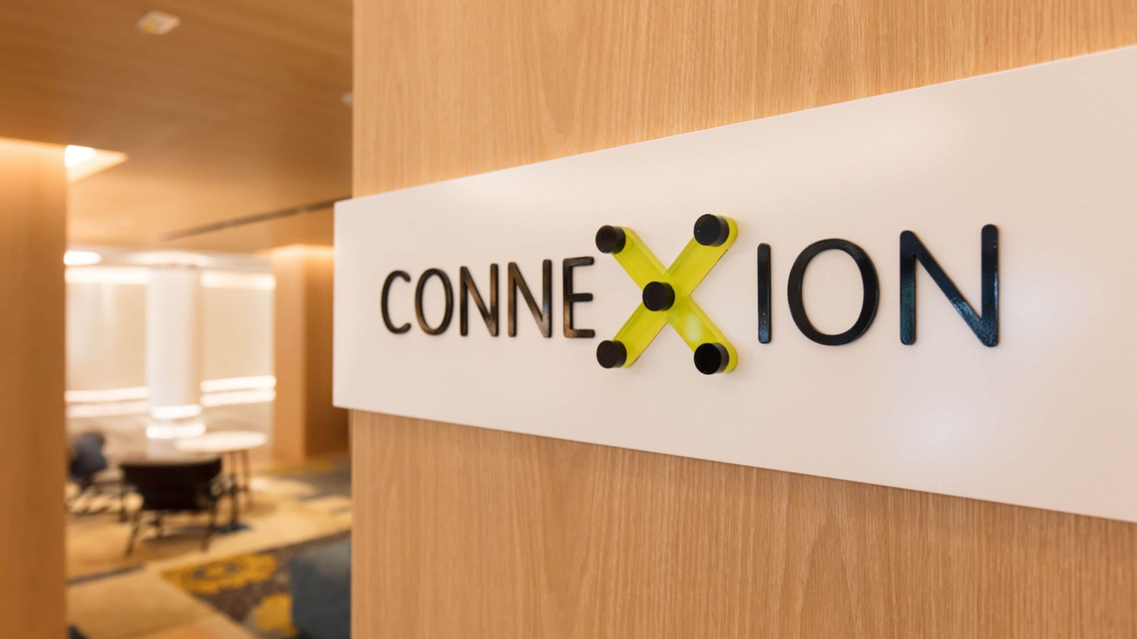 2 restaurants, breakfast, lunch, dinner served; international cuisine