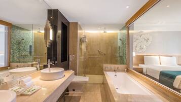 Amenidades de baño gratuitas, secadora de cabello, batas, bidet