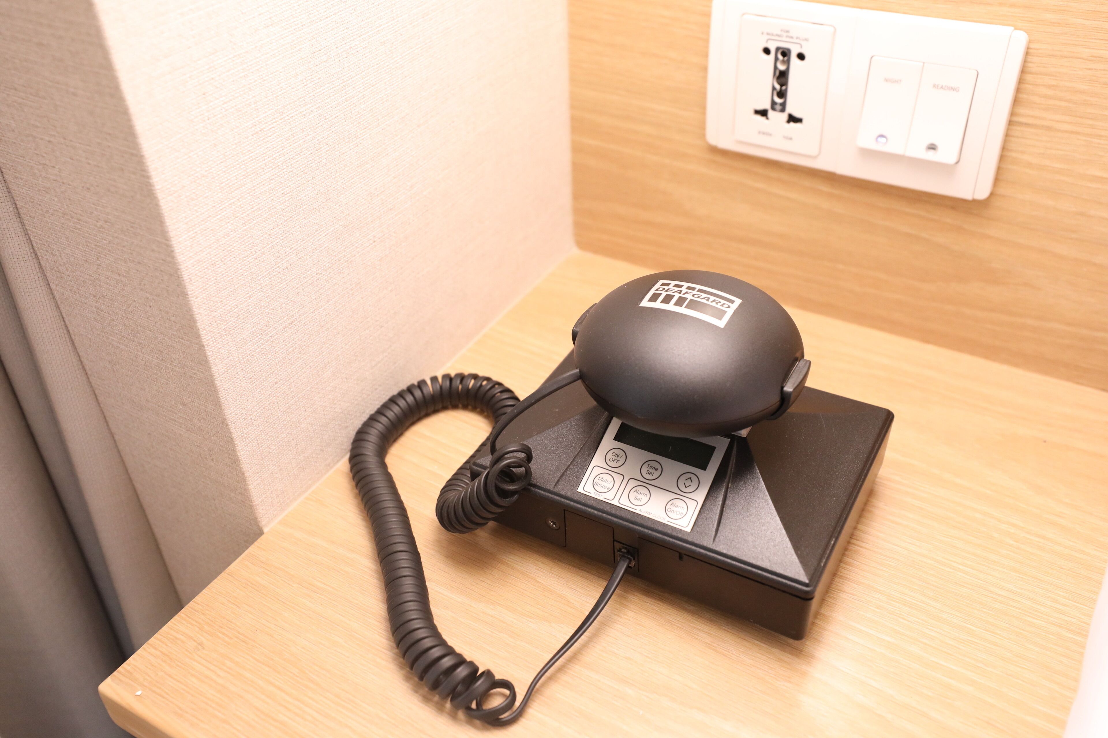 standard room, 1 king bed, accessible, smoking | 1 bedroom, premium bedding, free minibar items, in-room safe