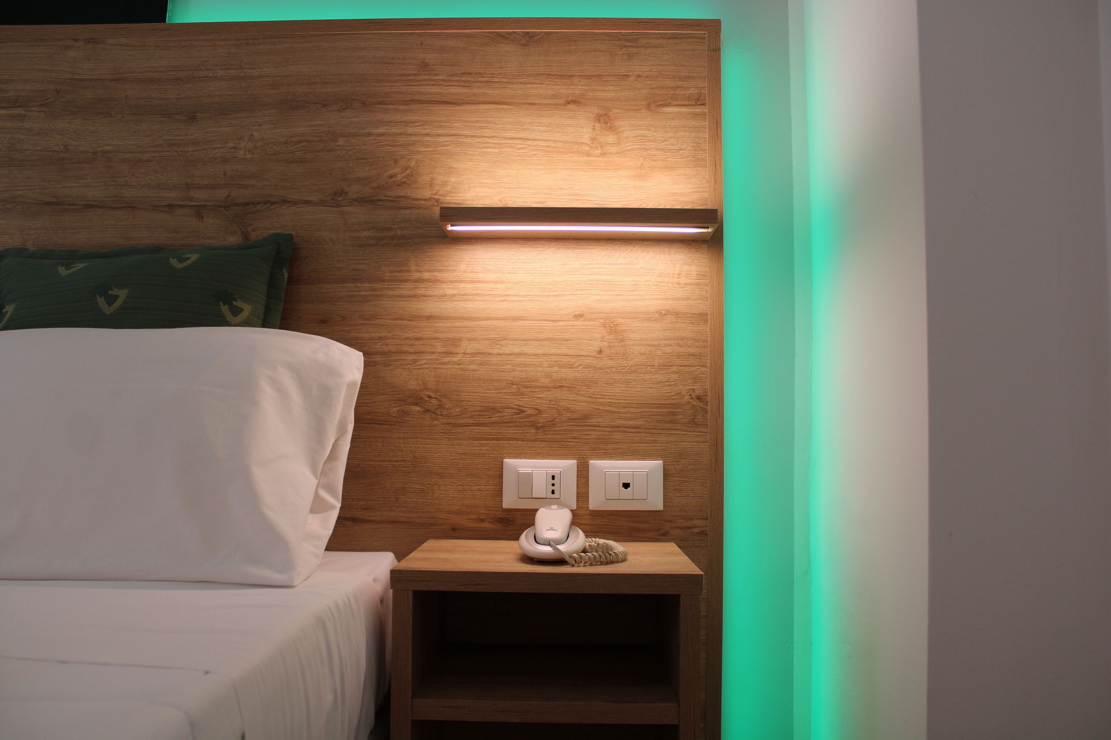 economy room, 1 double bed, non smoking | 1 bedroom, premium bedding, minibar, in-room safe