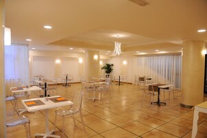 Colazione a buffet a pagamento, servita tutte le mattine