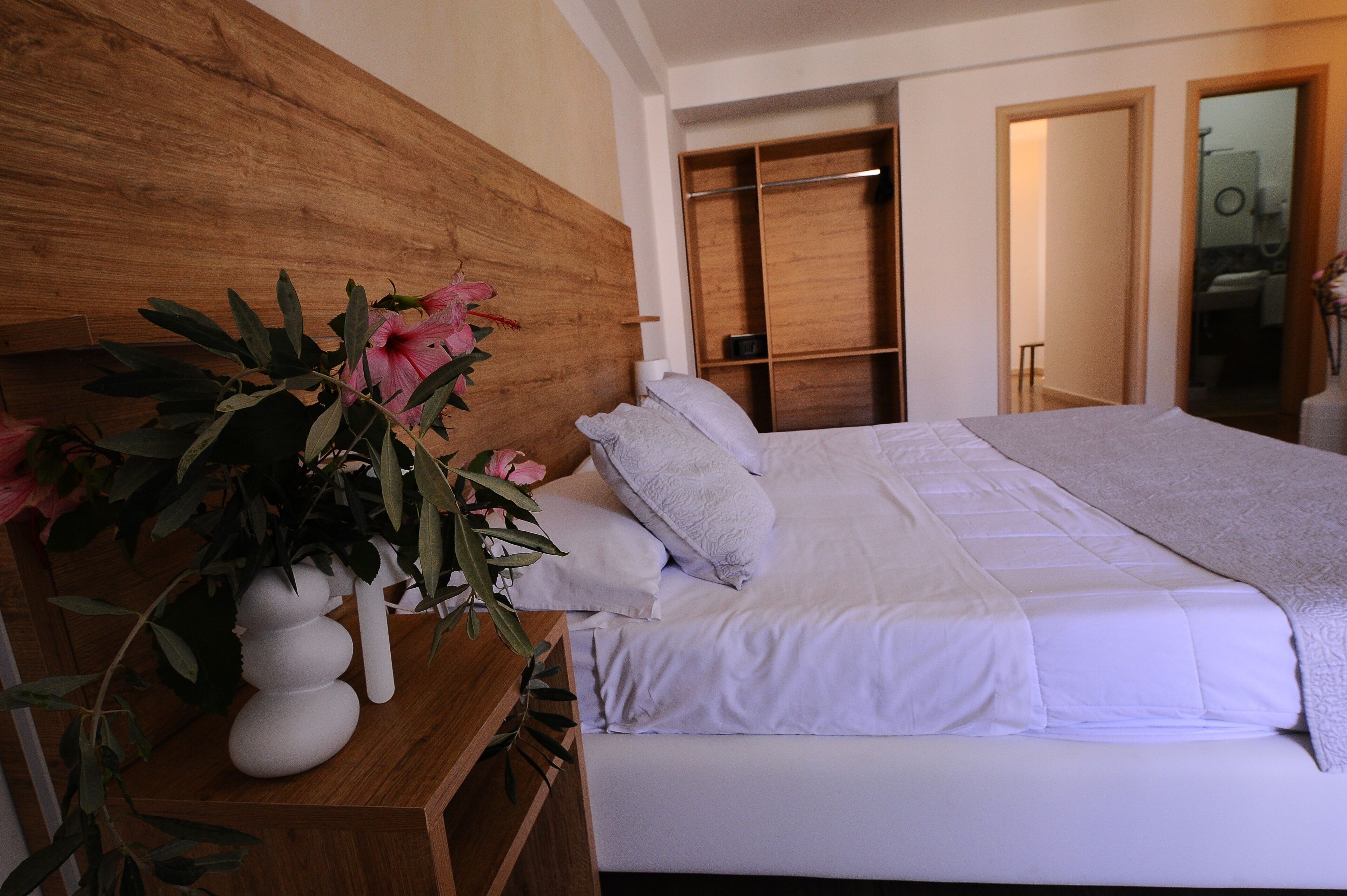 1 bedroom, premium bedding, minibar, in-room safe