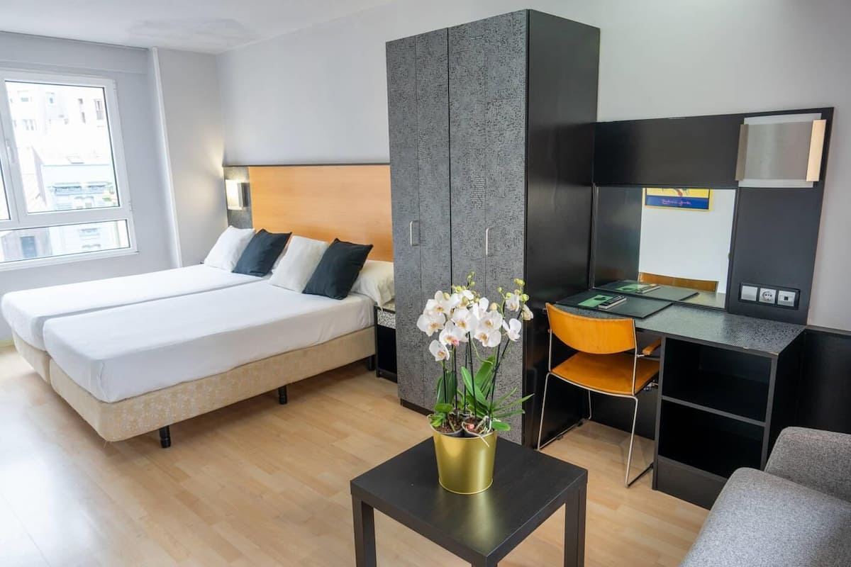 2 Single Beds