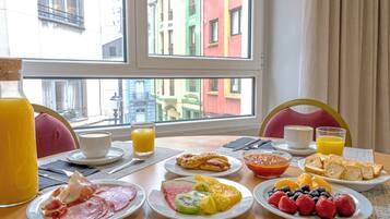 Morgenmadsbuffet hver dag (10 EUR pr. person)