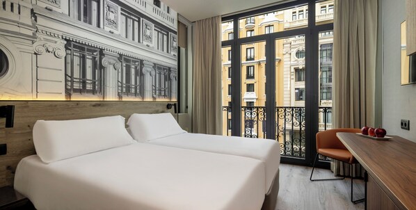 1 bedroom, hypo-allergenic bedding, down duvets, minibar